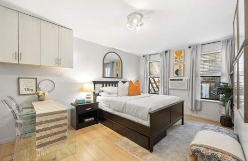 Midtown West Apartment | Cozy Studio Haven in Times Square with Pet-Friendly Perks