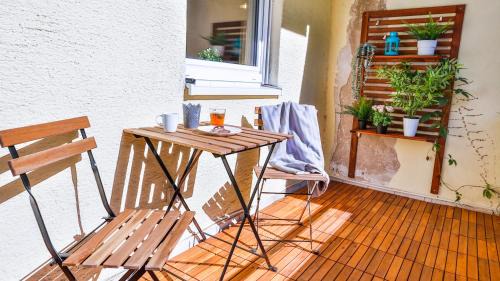 Karlsruhe City Centre Apartment | Tranquil Studio HIRSCH56 with Terrace & Netflix – 9.1/10