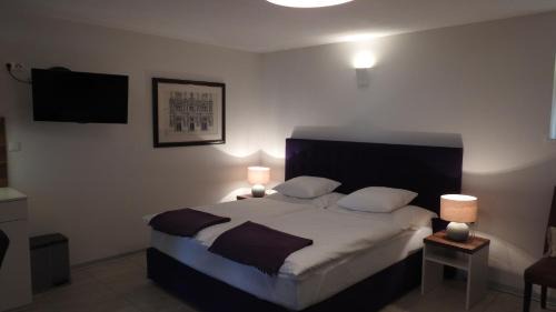 Bad Zell Apartment | Pet-Friendly Studio Hofer with Oceanfront Pool Views