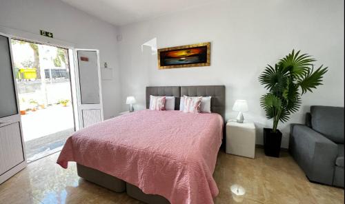 Canical Apartment | Cozy Studio with Ocean View - Guest Rated 9.3/10