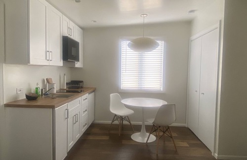 Granada Cottage | Inviting Studio House Near Siesta Key Beach and Downtown