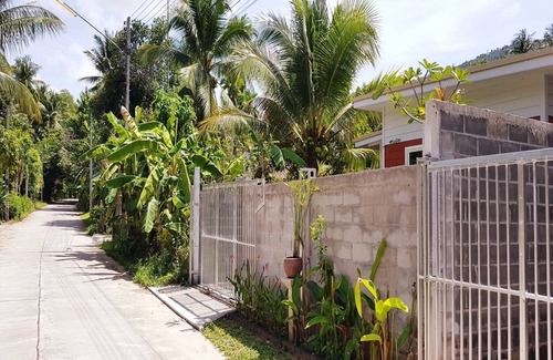 Thong Krut Apartment | Relaxing Studio House with Private Area by Taling Ngam Beach