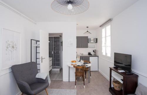 Centre Ancien Apartment | Quiet Studio in the Heart of the City - Pet & Child Friendly