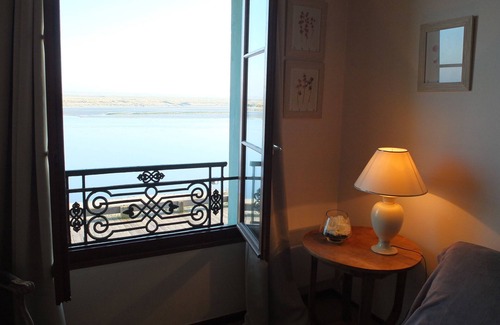 Saint-Valery-sur-Somme Apartment | Idyllic Studio in Saint Valéry with Baie de Somme Views