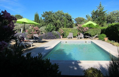 Cabrieres-d'Avignon Apartment | Memorable Studio Retreat with Pool & Breakfast Included