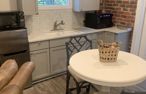 Perry Apartment | Comfortable Studio for Nurses & Contractors Near Ag Center
