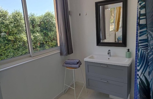 Biot Apartment | Idyllic Studio Retreat with Pool in Greenery - 4 Stars