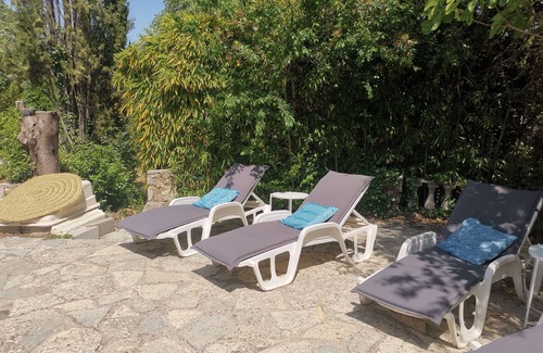 Flayosc Apartment | Relaxing Studio Retreat with Pool Access in Lush Surroundings
