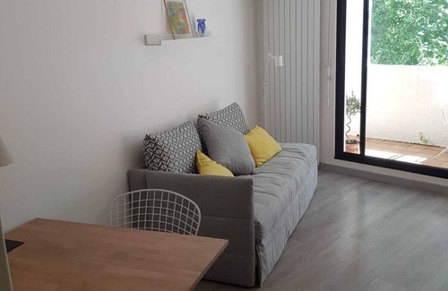 Ciboure Apartment | Inviting Studio with Pool, Steps from the Beach Oasis