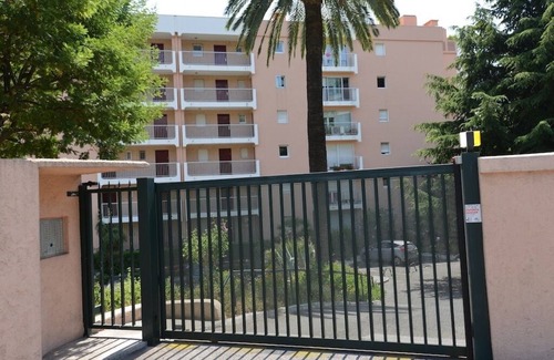Cannes La Bocca Apartment | Cozy Studio with Pool Access and Oceanfront Views