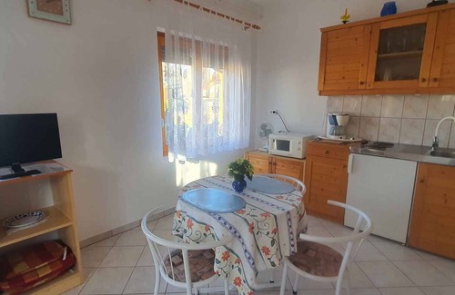 Celldomolk Apartment | Quiet Studio with Internet and Family-Friendly Amenities