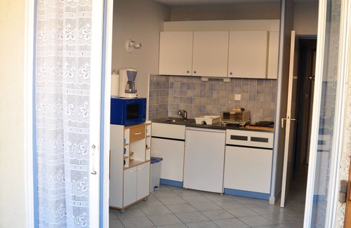 La Madrague Apartment | Cozy Studio Steps from the Beach with Ocean View Amenities