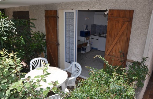 La Madrague Apartment | Cozy Studio Steps from the Beach with Ocean View Amenities