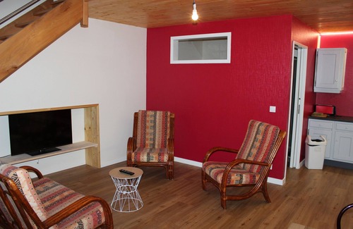 Javene Apartment | Unique Studio Retreat in a Historic Barn - 10/10 Rating