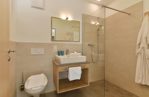 Klosterle Apartment | Cozy Studio in Alpine Lodge Arlberg with Pet-Friendly Perks