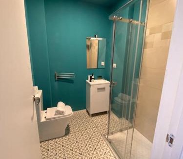 Guindalera Apartment | Cozy Studio in Vibrant Barrio Salamanca, Child-Friendly Stay