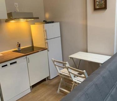 Guindalera Apartment | Cozy Studio in Vibrant Barrio Salamanca, Child-Friendly Stay