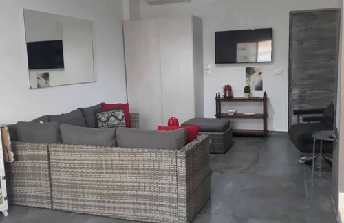 Dbayeh Apartment | Cozy Studio in Dbayeh with Kitchen and Pet-Friendly Amenities