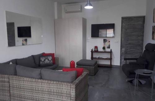 Dbayeh Apartment | Cozy Studio in Dbayeh with Kitchen and Pet-Friendly Amenities