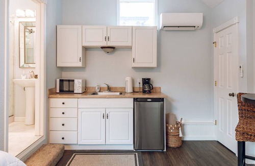 Saugatuck Apartment | Cozy Studio in Downtown: Haven Suites with Ocean Views