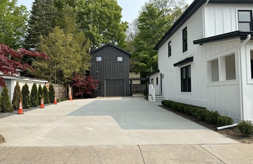 Saugatuck Apartment | Cozy Studio in Downtown: Haven Suites with Ocean Views