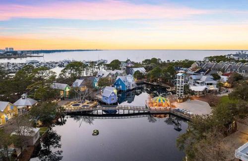 Baytowne Wharf Apartment | Studio in Heart of the Village