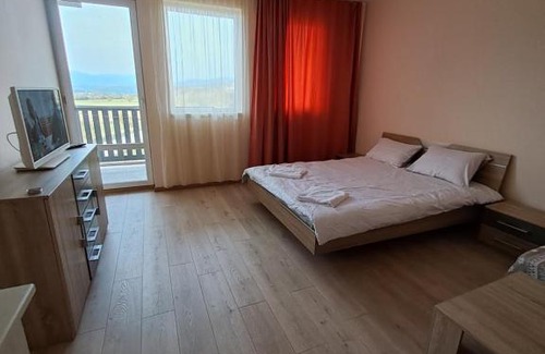 Banya Apartment | Cozy Studio at Seven Seasons Bansko with Pool & Pet Options
