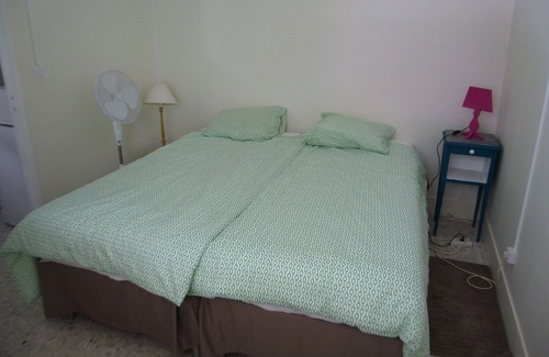 La Garde Apartment | Inviting Studio with Pool and Garden, Steps from the Sea