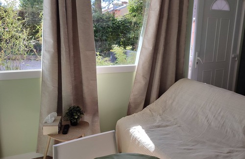 Oyonnax Apartment | Immaculate Studio with Terrace in Prime Location, Rated 10/10