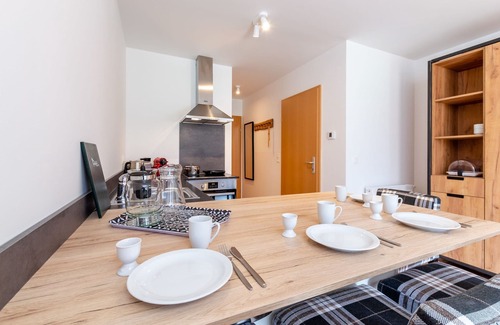 Obertraun Apartment | Elegant Studio by Hallstättersee with Spa & Pool Access