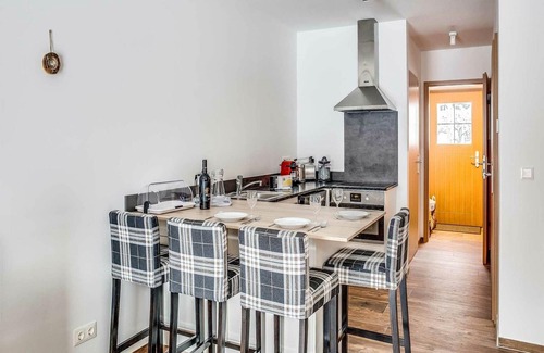 Obertraun Apartment | Elegant Studio by Hallstättersee with Spa & Pool Access