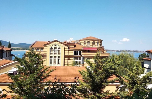 Sozopol Apartment | Cozy Studio Retreat in Santa Marina for Families
