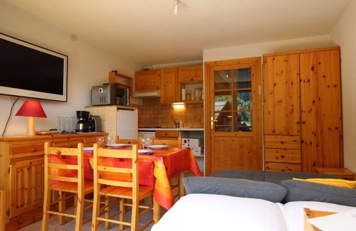 Saint-Chaffrey Apartment | Comfortable Saint-Chaffrey Studio for 4 with Spa Access