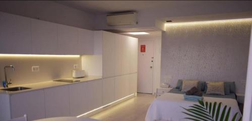 Alicante Apartment | Oceanfront Studio with City & Sea Views - Rated 10/10