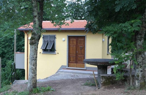 Mulazzo Cottage | Cozy Studio in Tuscany with Ocean View and Spa Amenities