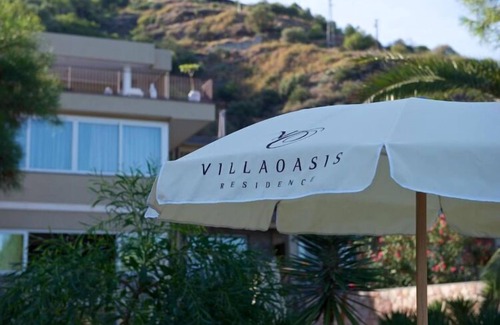 Mazzeo Apartment | Oceanfront Studio in Villa Oasis Residence, Taormina