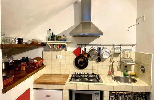 Roman Quarter Apartment | Cozy Studio in Vintage House Near Downtown Attractions