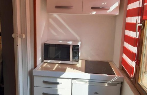 Saint-Illiers-la-Ville Apartment | Independent Studio: Pet-Friendly & Ideal for Families