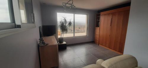Civrieux-d'Azergues Apartment | Independently Yours: Oceanfront Studio with Breathtaking Views