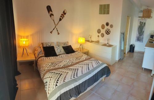 Balaruc-les-Bains Apartment | Independent Studio with Oceanfront Views and Pool Access