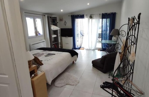 Castelnau-le-Lez Apartment | Independent Studio in Villa with Free Parking, Rated 9/10
