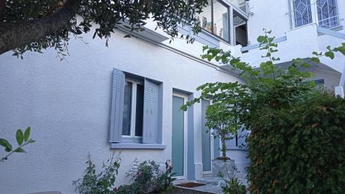 La Terrasse Apartment | Cozy Independent Room with Pool and Garden Oasis