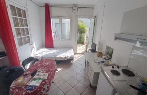 La Terrasse Apartment | Cozy Independent Room with Pool and Garden Oasis