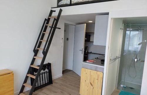 Begles Apartment | Independent Studio with Climate Control and Pet-Friendly Stay