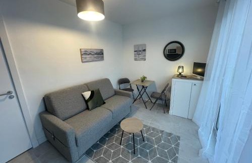 Aubagne Apartment | Independent Studio with Pool & Garden in City Center