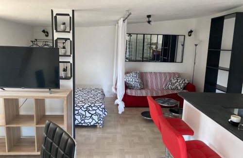 Rivesaltes Apartment | Pet-Friendly Studio Jardinet Couloumines with Great Reviews