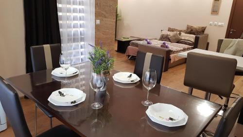 Kazanlak Apartment | Guest Rated 10/10: Studio Kamelia with Hot Tub & Breakfast