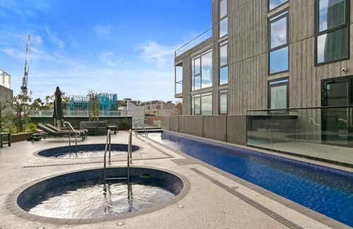 Docklands Apartment | Studio King at Rosslyn Street Melbourne