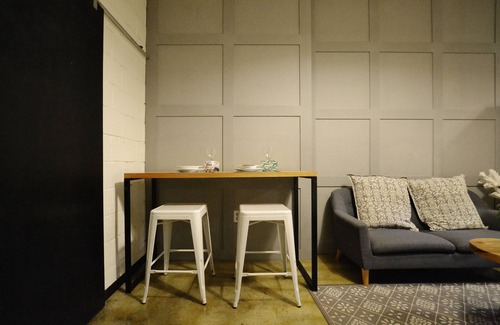 Daehangno Apartment | Cozy Stay Studio: Prime Location with Kitchen & Breakfast