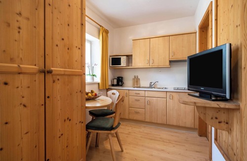 Nalles Apartment | Experience Studio "Kreuzwegerhof Nals Blaub" with Mountain Views